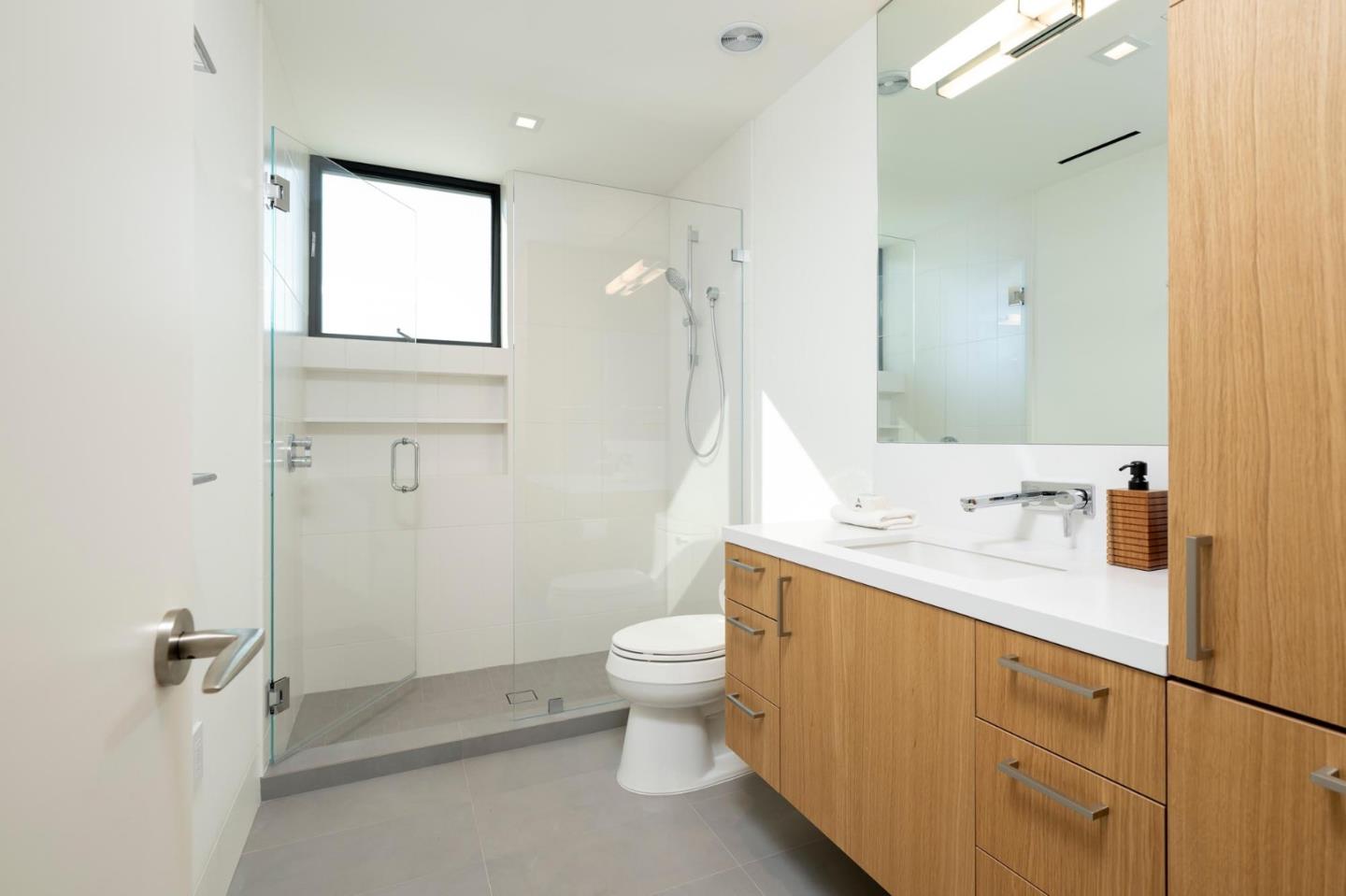 Detail Gallery Image 20 of 22 For 2240 Avy Ave, Menlo Park,  CA 94025 - 5 Beds | 4/1 Baths