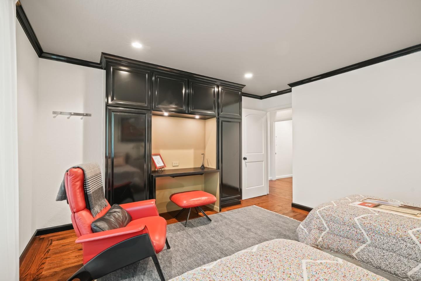 Detail Gallery Image 21 of 43 For 935 Monte Rosa Dr, Menlo Park,  CA 94025 - 3 Beds | 2/1 Baths