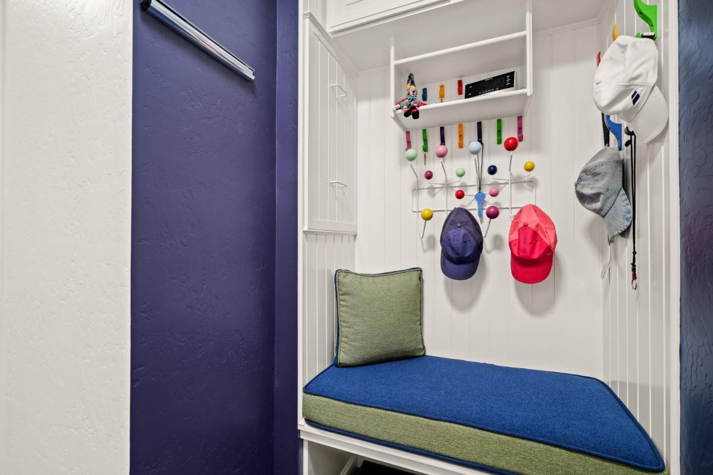 Detail Gallery Image 31 of 43 For 935 Monte Rosa Dr, Menlo Park,  CA 94025 - 3 Beds | 2/1 Baths