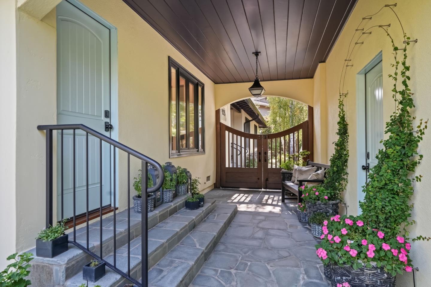Detail Gallery Image 32 of 43 For 935 Monte Rosa Dr, Menlo Park,  CA 94025 - 3 Beds | 2/1 Baths