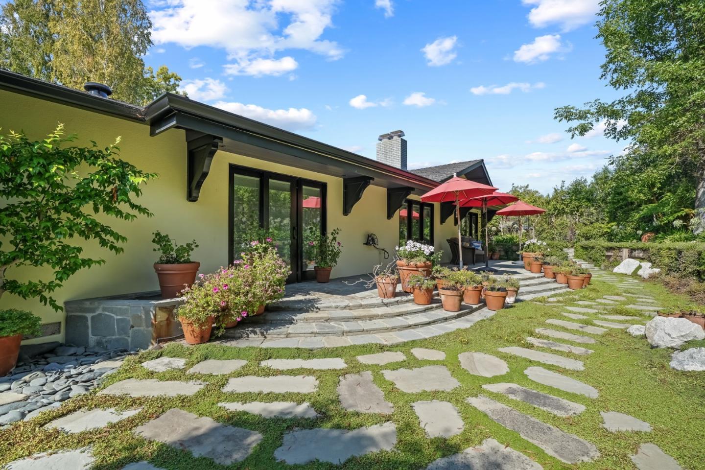Detail Gallery Image 36 of 43 For 935 Monte Rosa Dr, Menlo Park,  CA 94025 - 3 Beds | 2/1 Baths