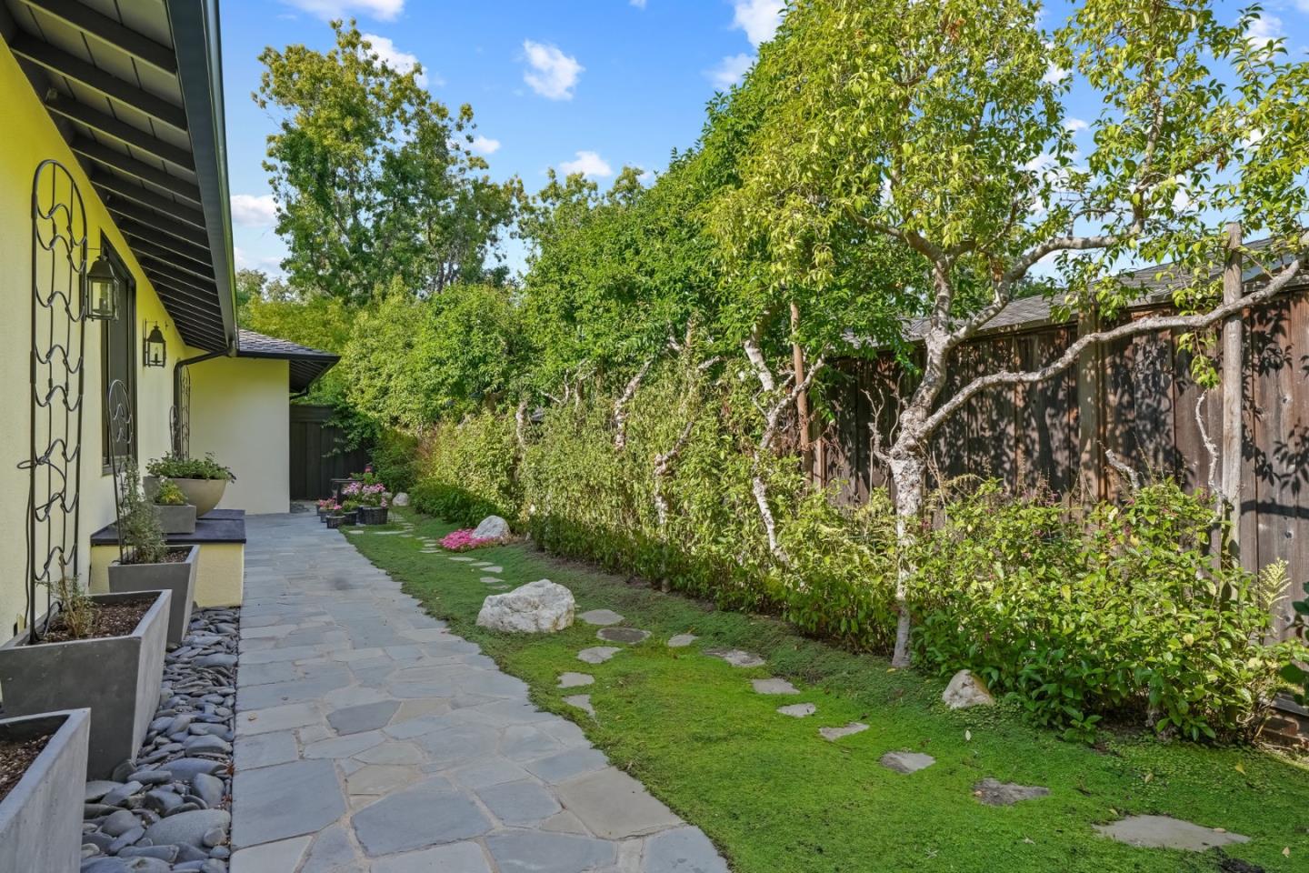 Detail Gallery Image 39 of 43 For 935 Monte Rosa Dr, Menlo Park,  CA 94025 - 3 Beds | 2/1 Baths