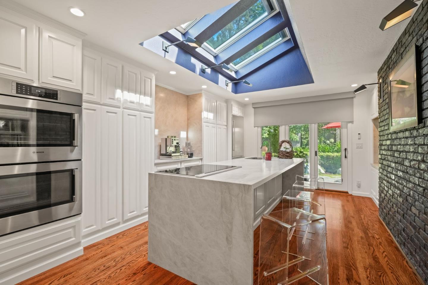 Detail Gallery Image 8 of 43 For 935 Monte Rosa Dr, Menlo Park,  CA 94025 - 3 Beds | 2/1 Baths