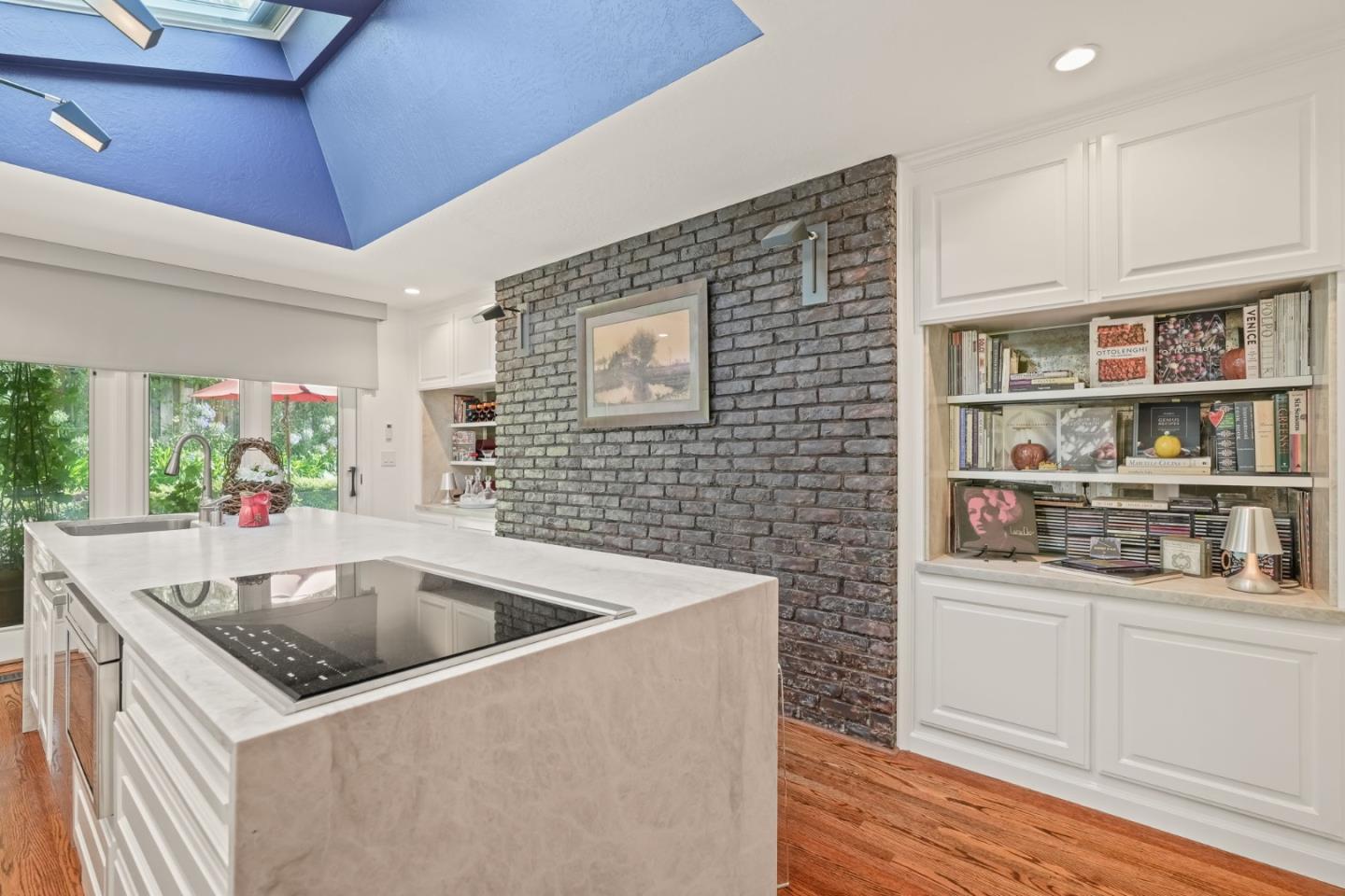 Detail Gallery Image 9 of 43 For 935 Monte Rosa Dr, Menlo Park,  CA 94025 - 3 Beds | 2/1 Baths