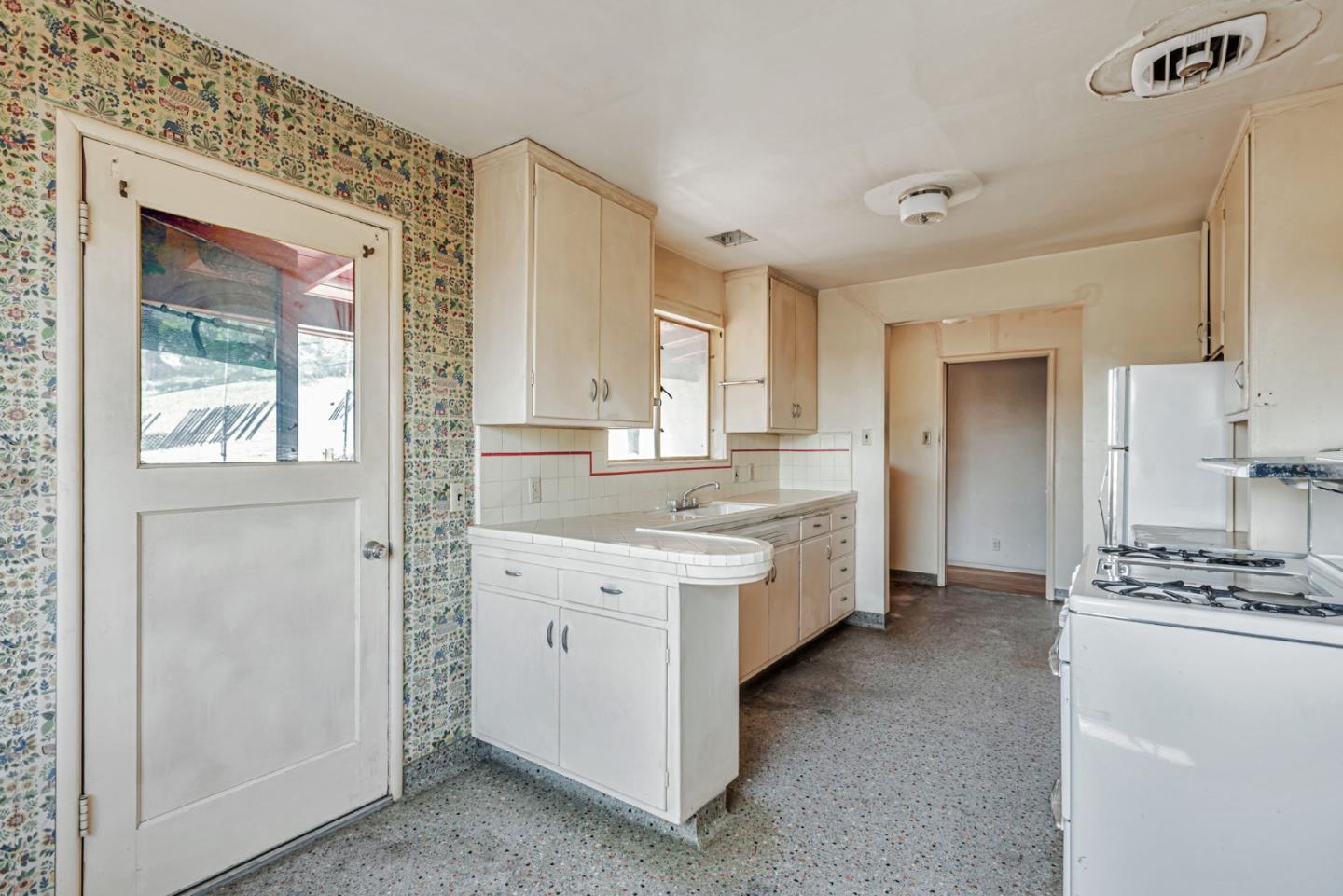 Detail Gallery Image 10 of 42 For 2224 Ensenada Way, San Mateo,  CA 94403 - 3 Beds | 2 Baths