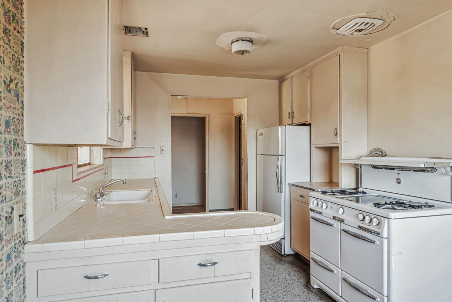 Detail Gallery Image 11 of 42 For 2224 Ensenada Way, San Mateo,  CA 94403 - 3 Beds | 2 Baths