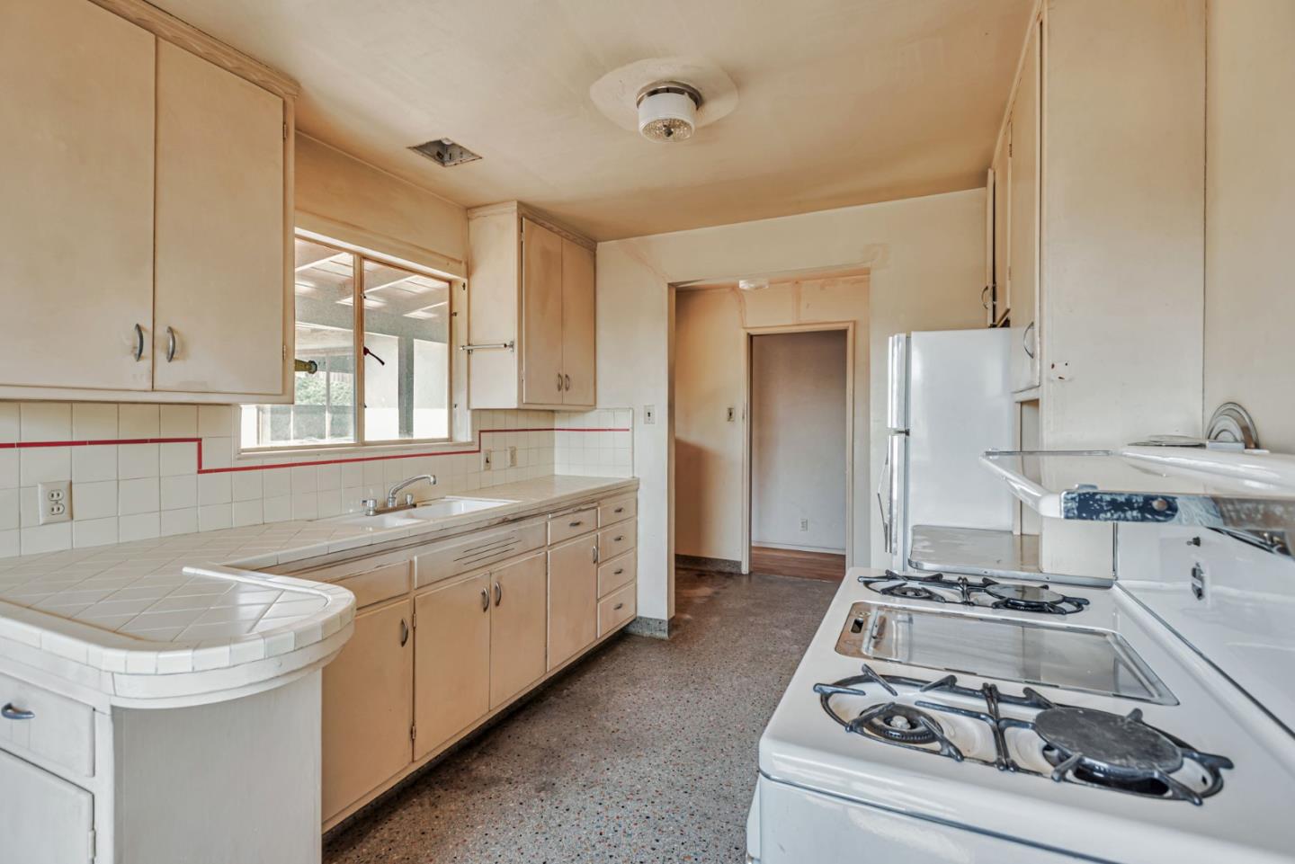 Detail Gallery Image 12 of 42 For 2224 Ensenada Way, San Mateo,  CA 94403 - 3 Beds | 2 Baths