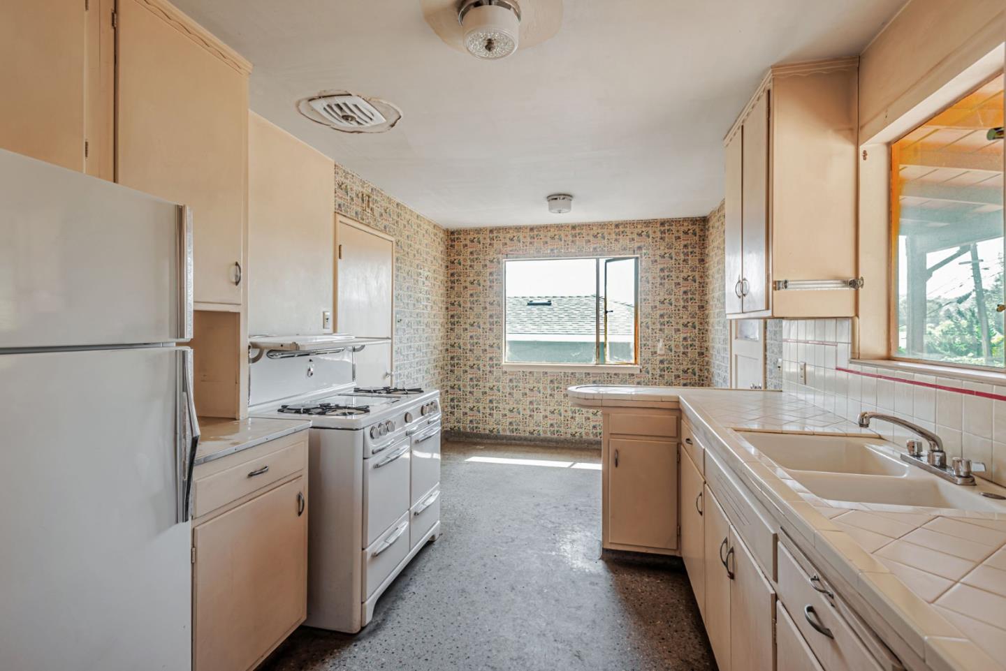 Detail Gallery Image 13 of 42 For 2224 Ensenada Way, San Mateo,  CA 94403 - 3 Beds | 2 Baths