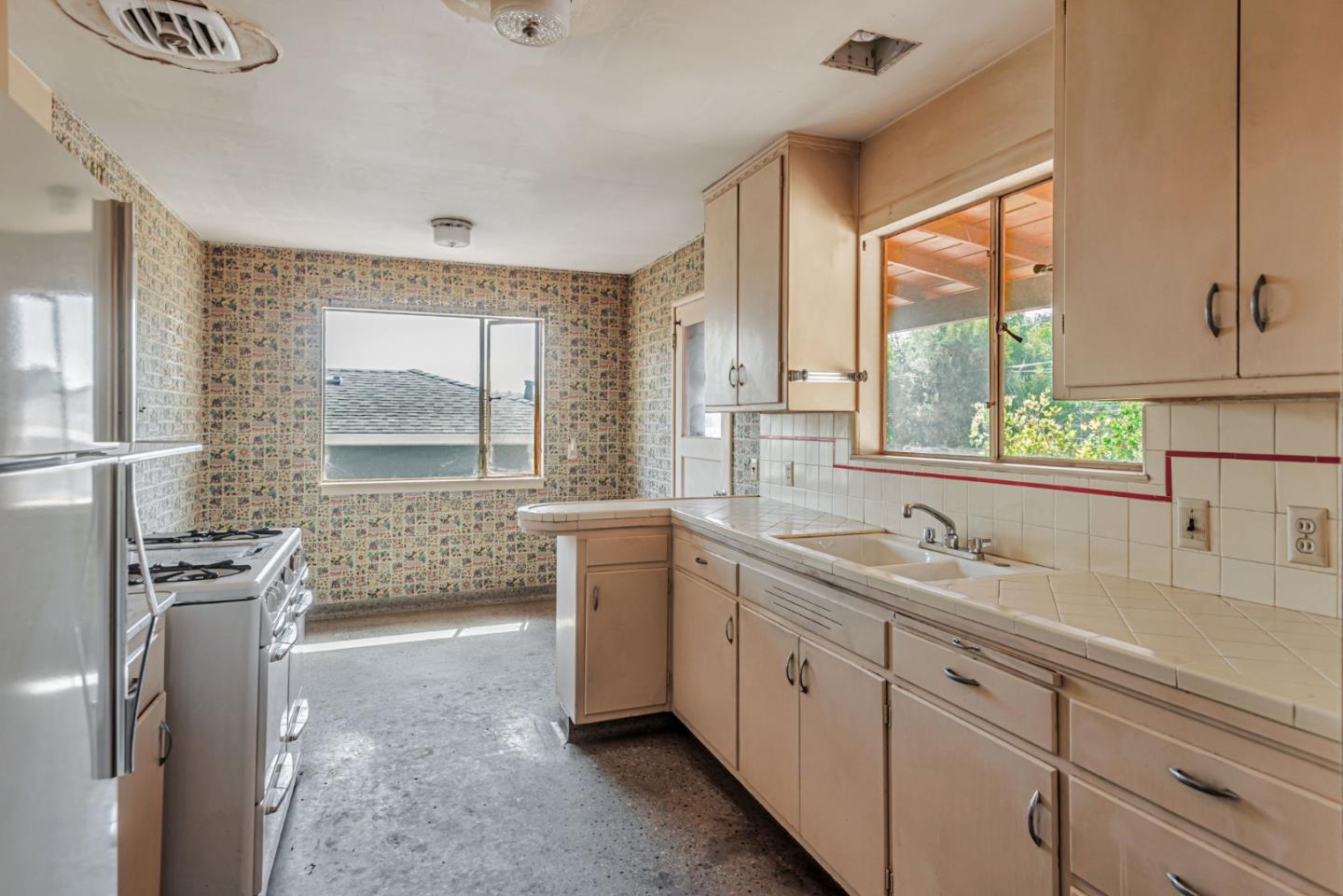 Detail Gallery Image 14 of 42 For 2224 Ensenada Way, San Mateo,  CA 94403 - 3 Beds | 2 Baths