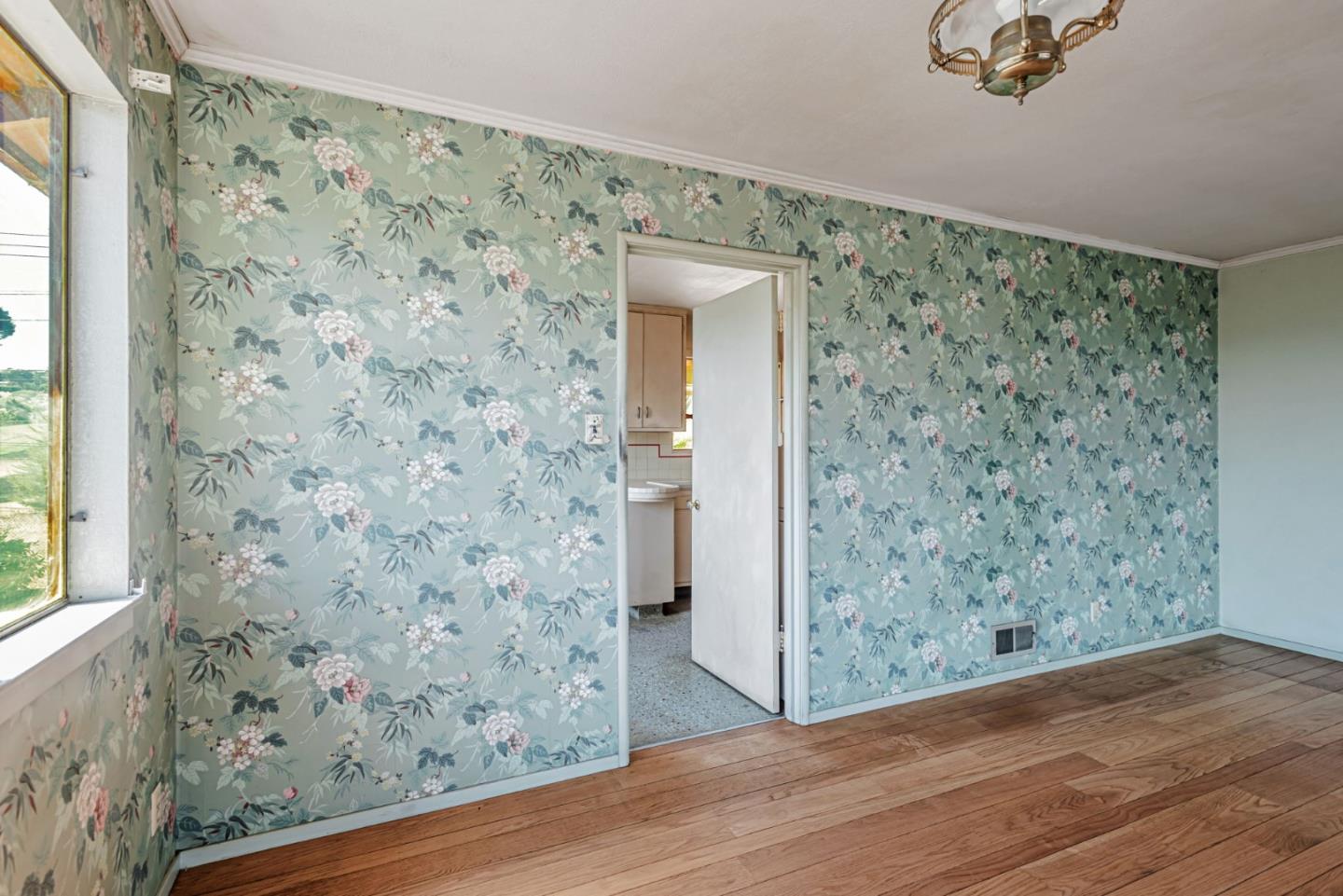 Detail Gallery Image 16 of 42 For 2224 Ensenada Way, San Mateo,  CA 94403 - 3 Beds | 2 Baths