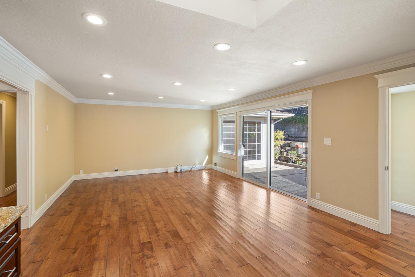 Detail Gallery Image 15 of 40 For 2726 El Prado Rd, Burlingame,  CA 94010 - 3 Beds | 2 Baths