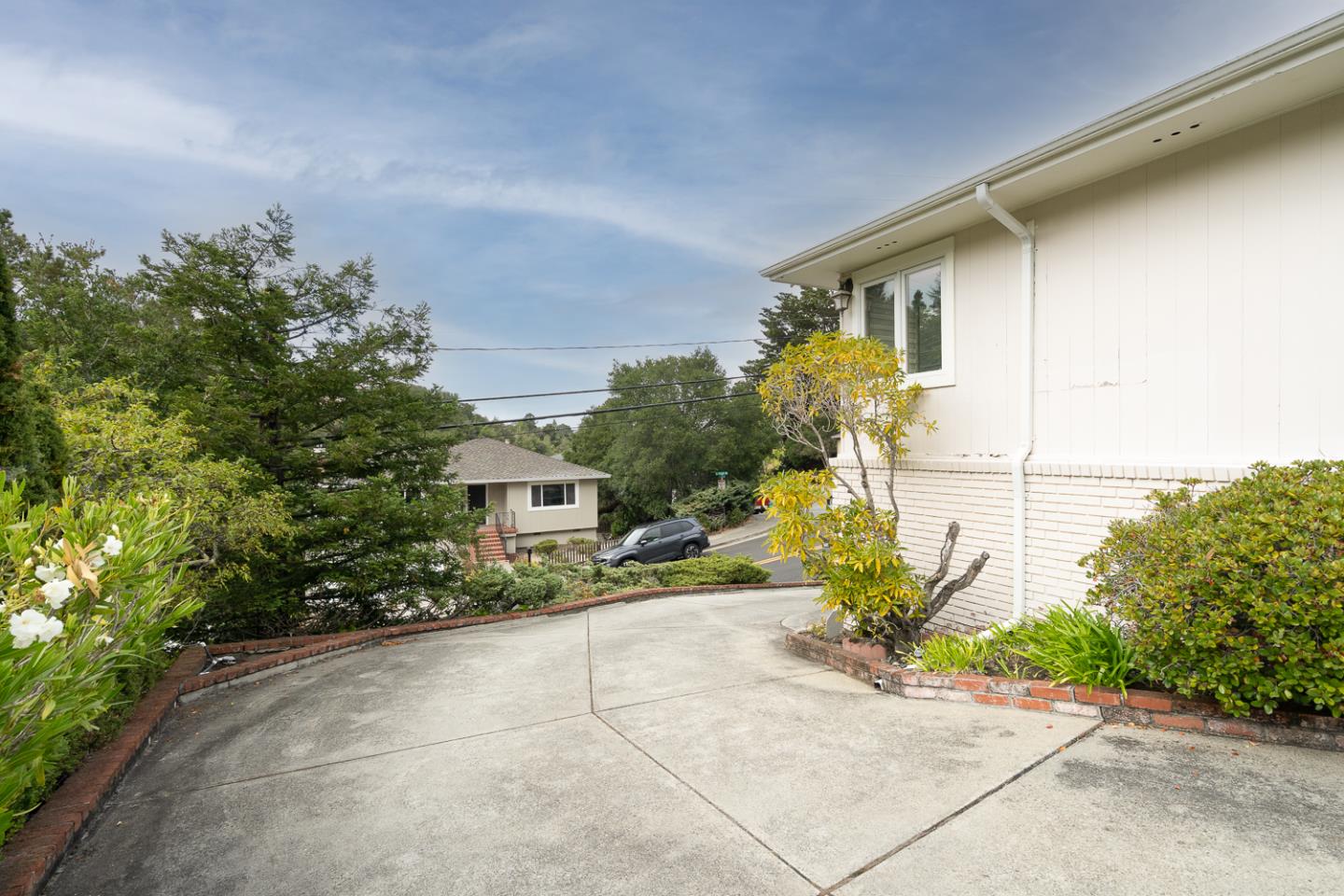 Detail Gallery Image 3 of 4 For 2726 El Prado Rd, Burlingame,  CA 94010 - 3 Beds | 2 Baths