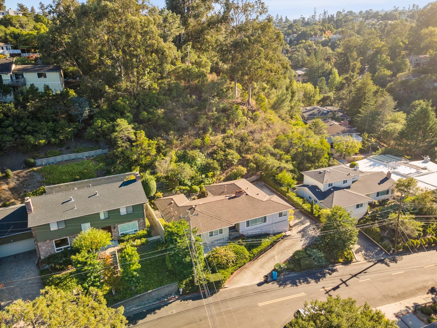 Detail Gallery Image 35 of 40 For 2726 El Prado Rd, Burlingame,  CA 94010 - 3 Beds | 2 Baths