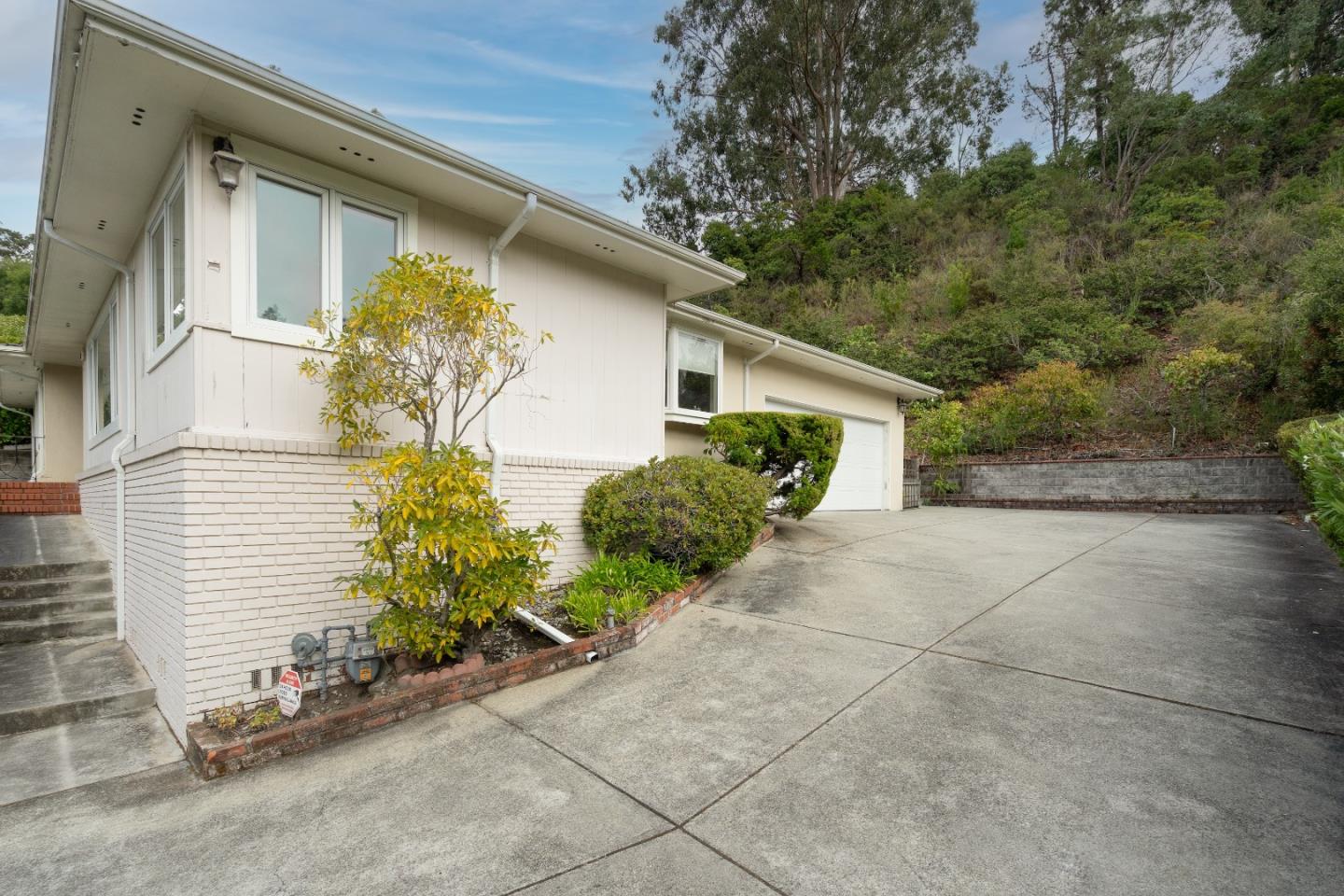 Detail Gallery Image 4 of 4 For 2726 El Prado Rd, Burlingame,  CA 94010 - 3 Beds | 2 Baths