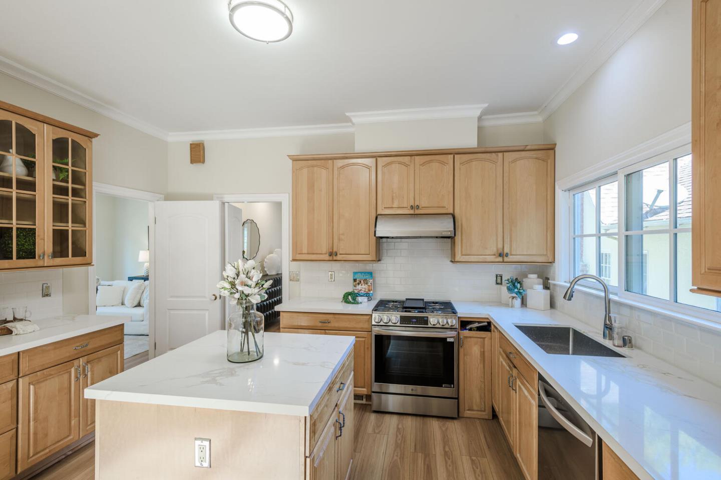 Detail Gallery Image 13 of 40 For 441 Hobart Ave, San Mateo,  CA 94402 - 3 Beds | 2/1 Baths