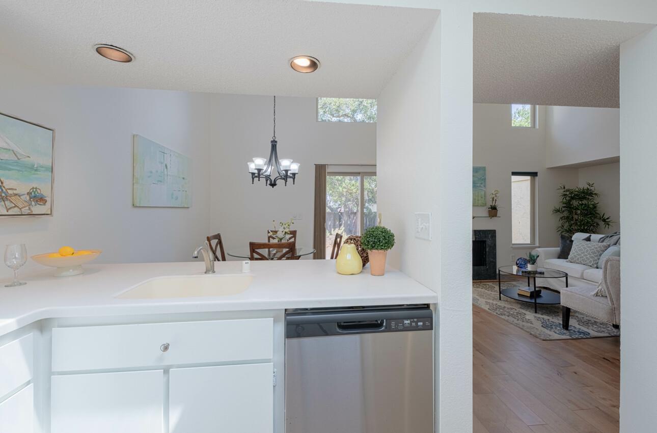 Detail Gallery Image 16 of 33 For 53 Montsalas Dr, Monterey,  CA 93940 - 2 Beds | 2 Baths