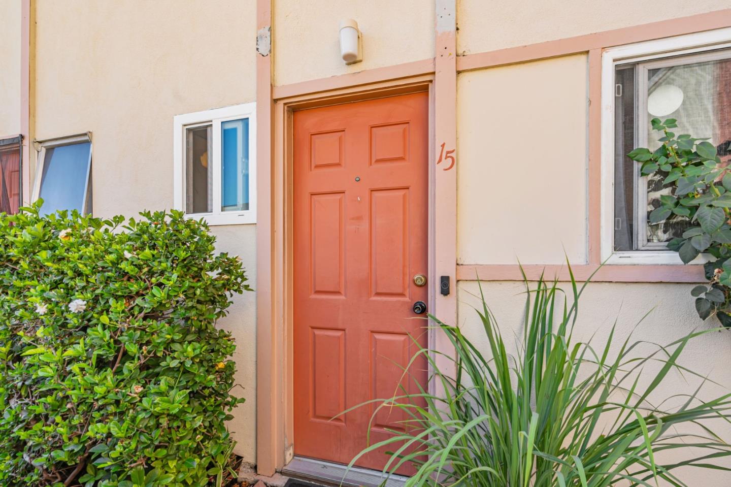 Detail Gallery Image 2 of 28 For 27505 Tampa Ave #15,  Hayward,  CA 94544 - 2 Beds | 1/1 Baths