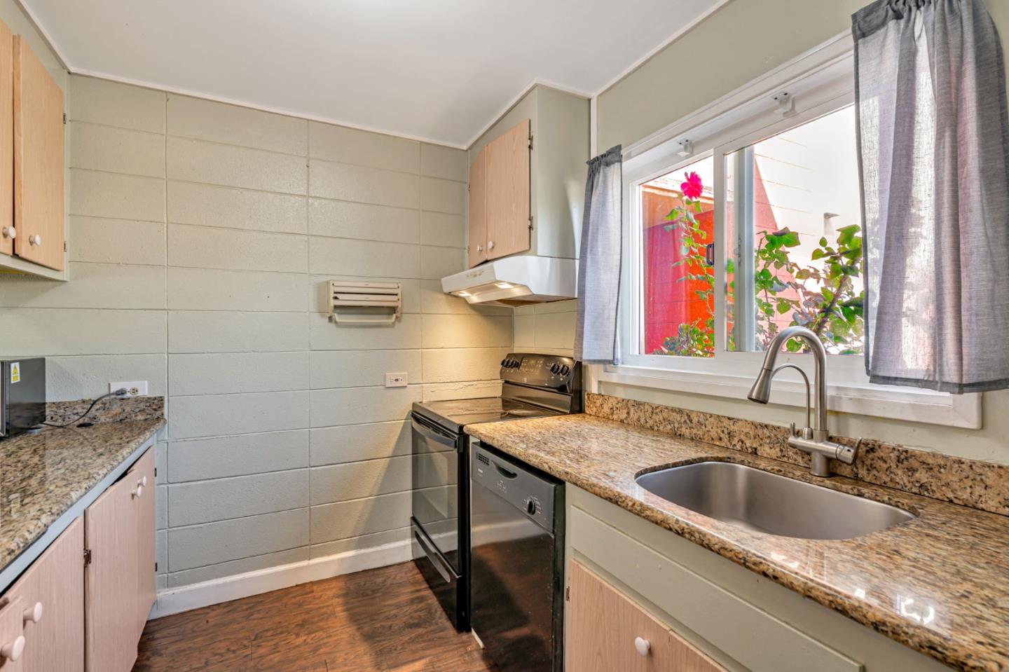 Detail Gallery Image 8 of 28 For 27505 Tampa Ave #15,  Hayward,  CA 94544 - 2 Beds | 1/1 Baths