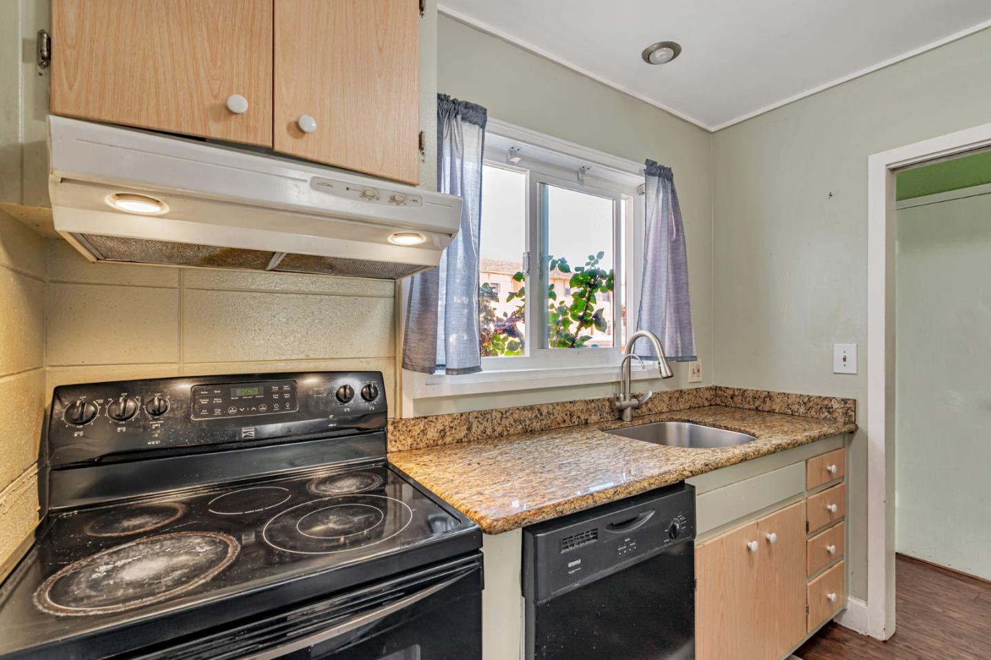 Detail Gallery Image 9 of 28 For 27505 Tampa Ave #15,  Hayward,  CA 94544 - 2 Beds | 1/1 Baths