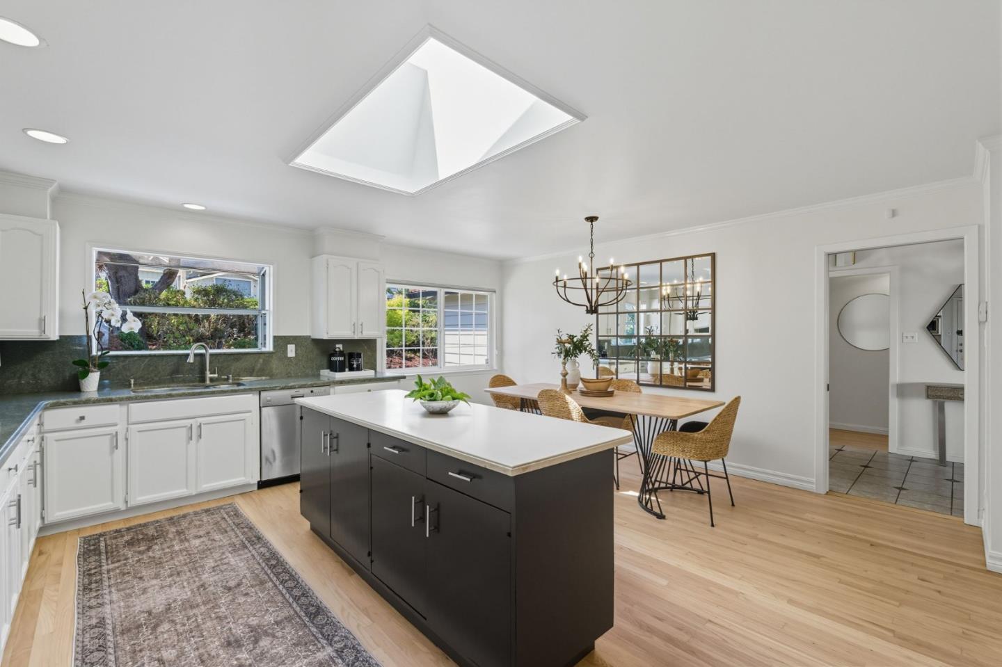 Detail Gallery Image 11 of 79 For 990 31st Ave, San Mateo,  CA 94403 - 4 Beds | 3 Baths