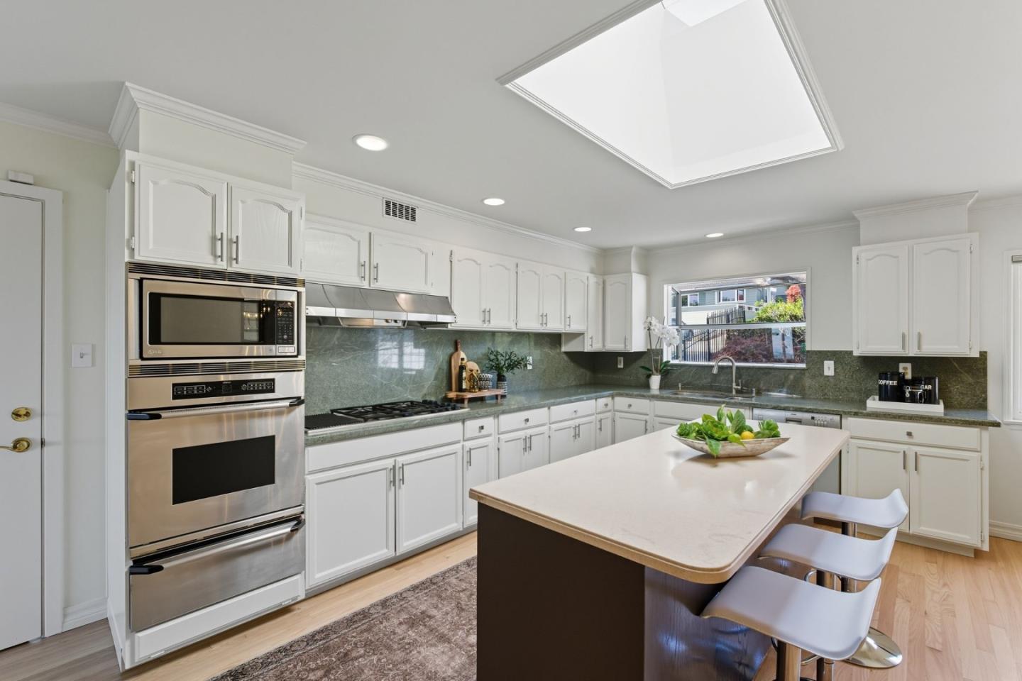 Detail Gallery Image 6 of 79 For 990 31st Ave, San Mateo,  CA 94403 - 4 Beds | 3 Baths