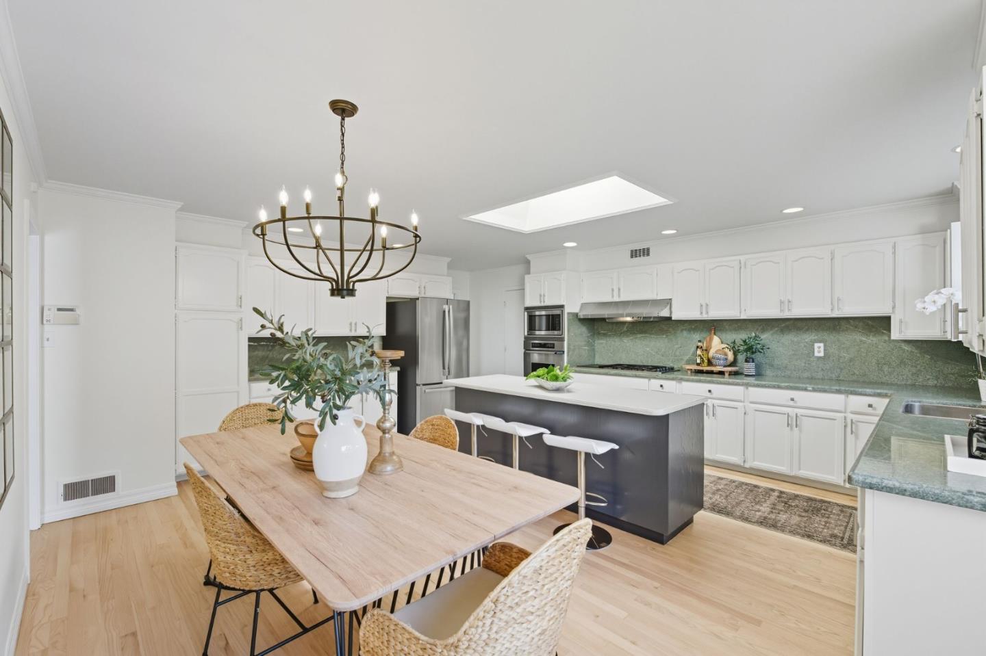 Detail Gallery Image 9 of 79 For 990 31st Ave, San Mateo,  CA 94403 - 4 Beds | 3 Baths