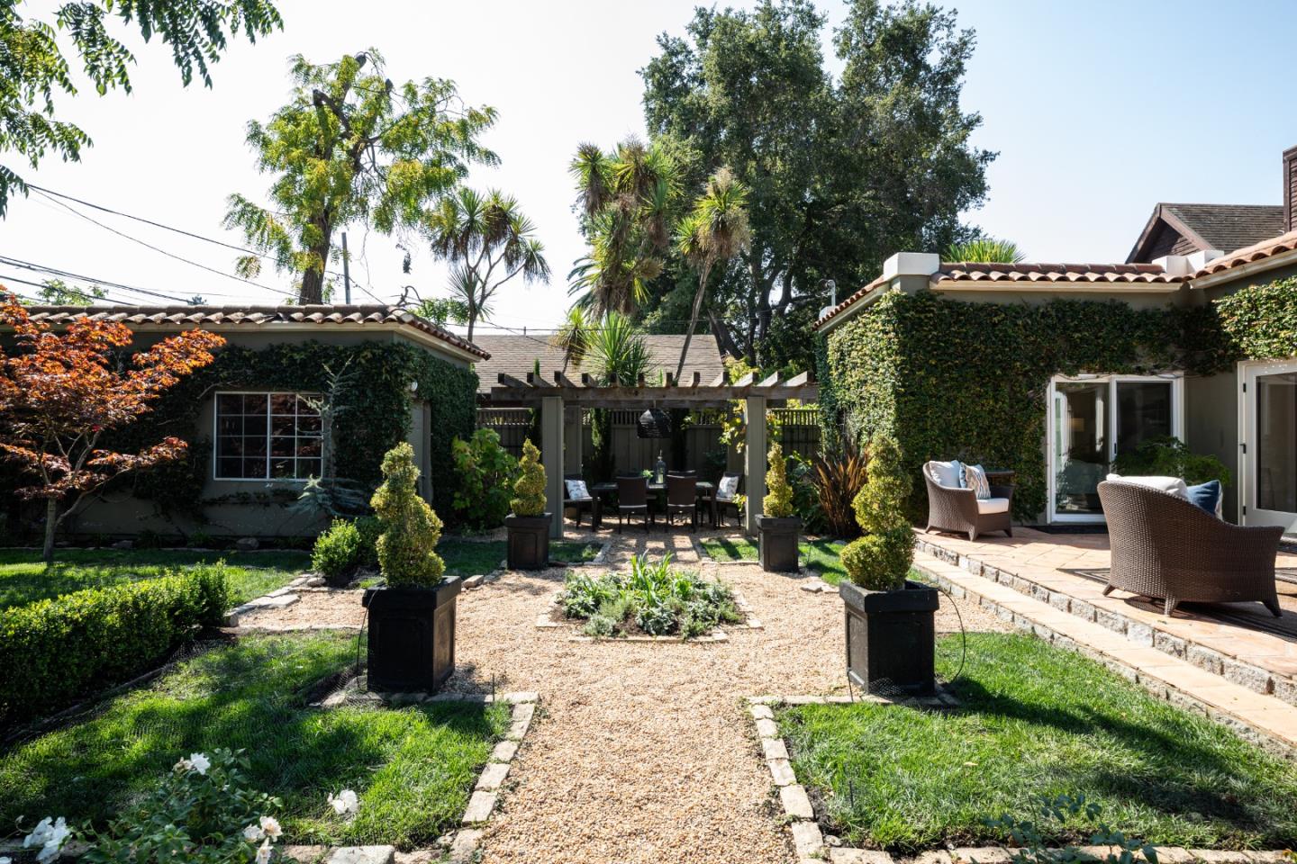 Detail Gallery Image 16 of 25 For 414 Laurel Ave, Menlo Park,  CA 94025 - 4 Beds | 2 Baths
