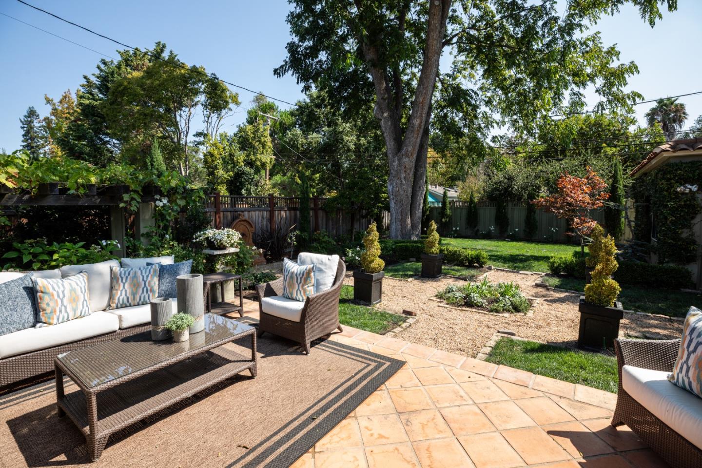 Detail Gallery Image 17 of 25 For 414 Laurel Ave, Menlo Park,  CA 94025 - 4 Beds | 2 Baths