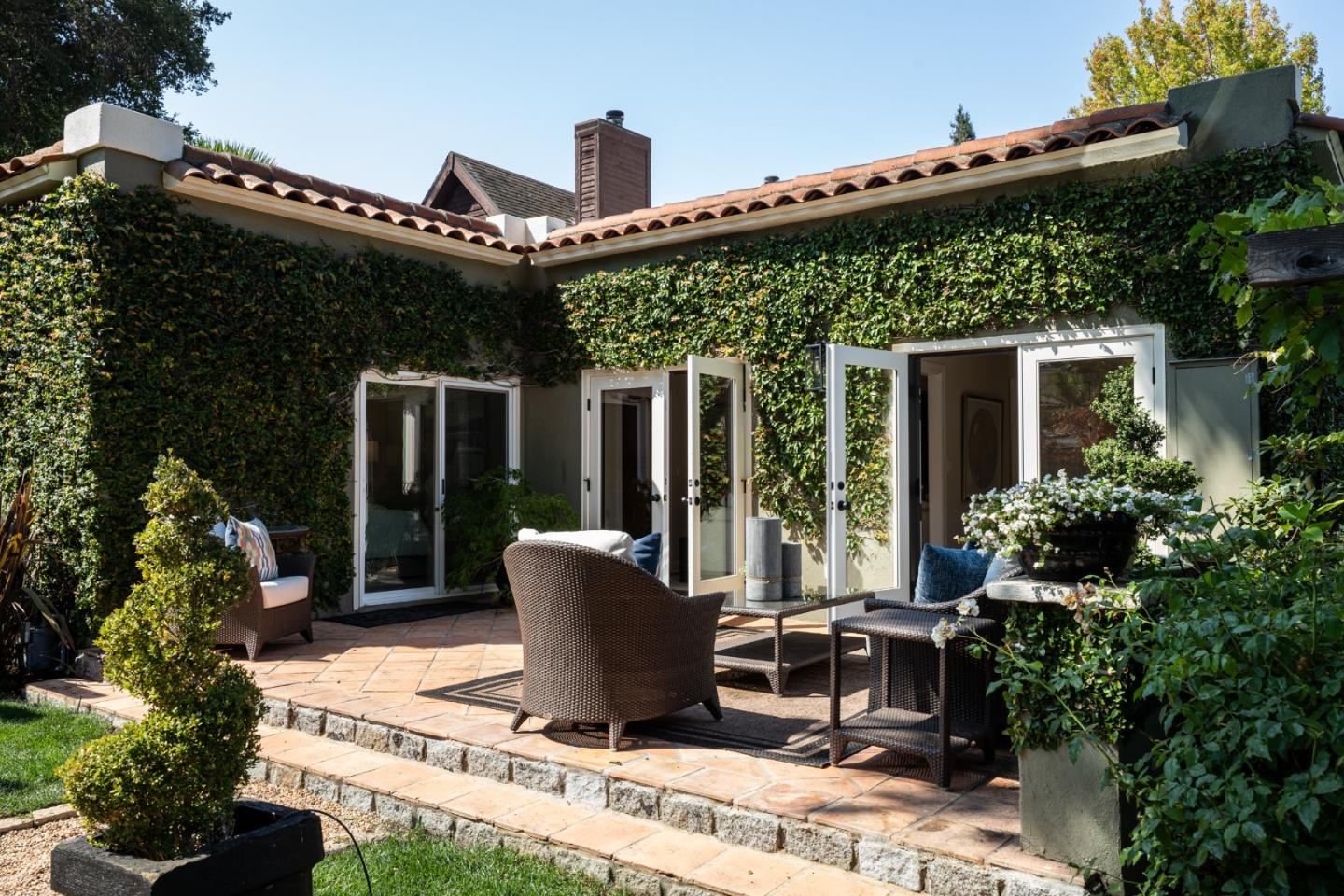 Detail Gallery Image 19 of 25 For 414 Laurel Ave, Menlo Park,  CA 94025 - 4 Beds | 2 Baths