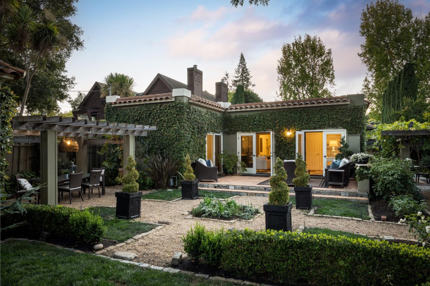 Detail Gallery Image 23 of 25 For 414 Laurel Ave, Menlo Park,  CA 94025 - 4 Beds | 2 Baths