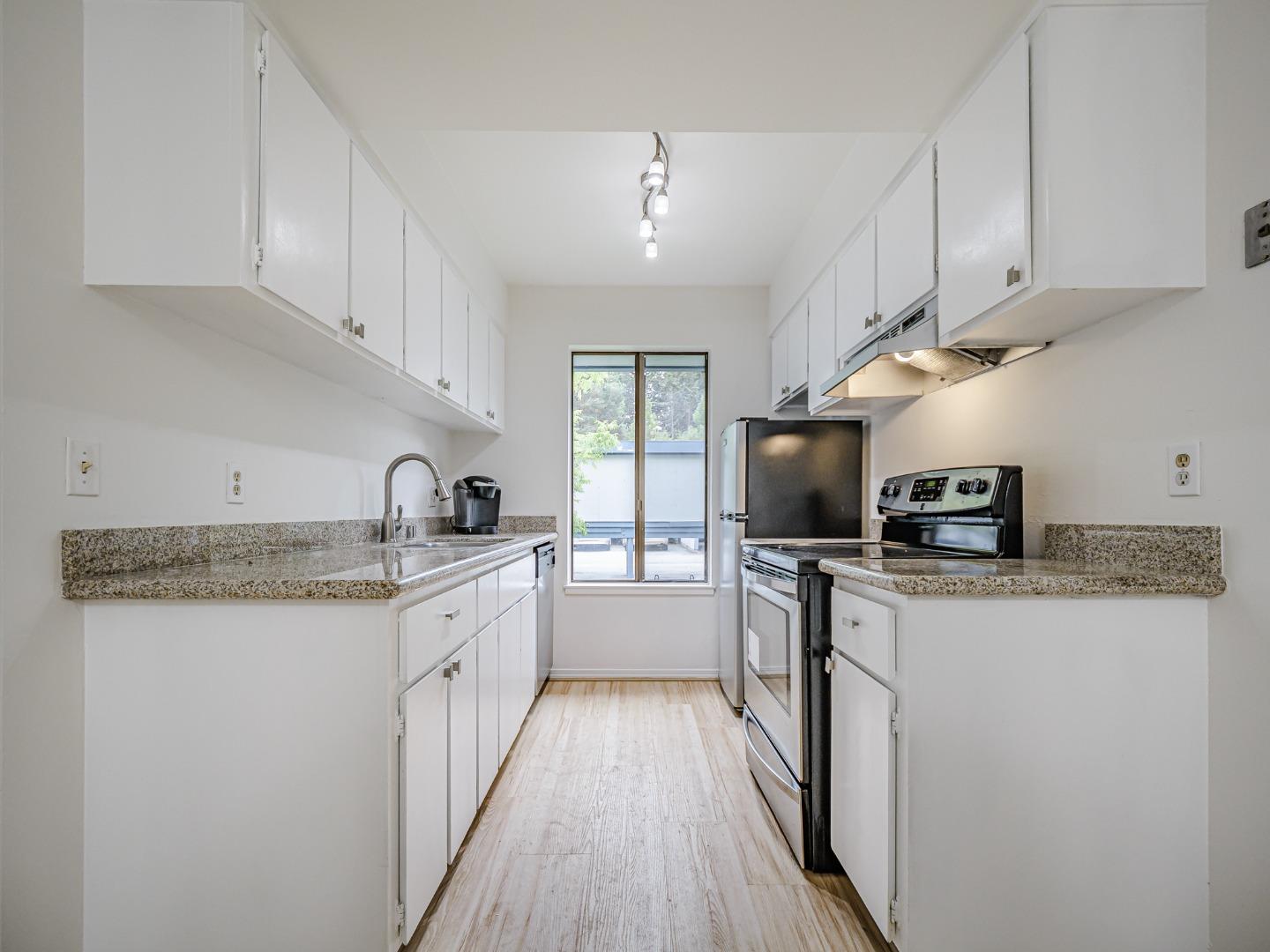 Detail Gallery Image 11 of 36 For 1925 46th Ave #71,  Capitola,  CA 95010 - 1 Beds | 1 Baths
