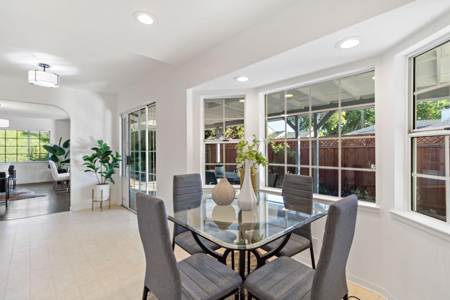 Detail Gallery Image 11 of 52 For 22 Wayne Ct, Redwood City,  CA 94063 - 4 Beds | 3 Baths