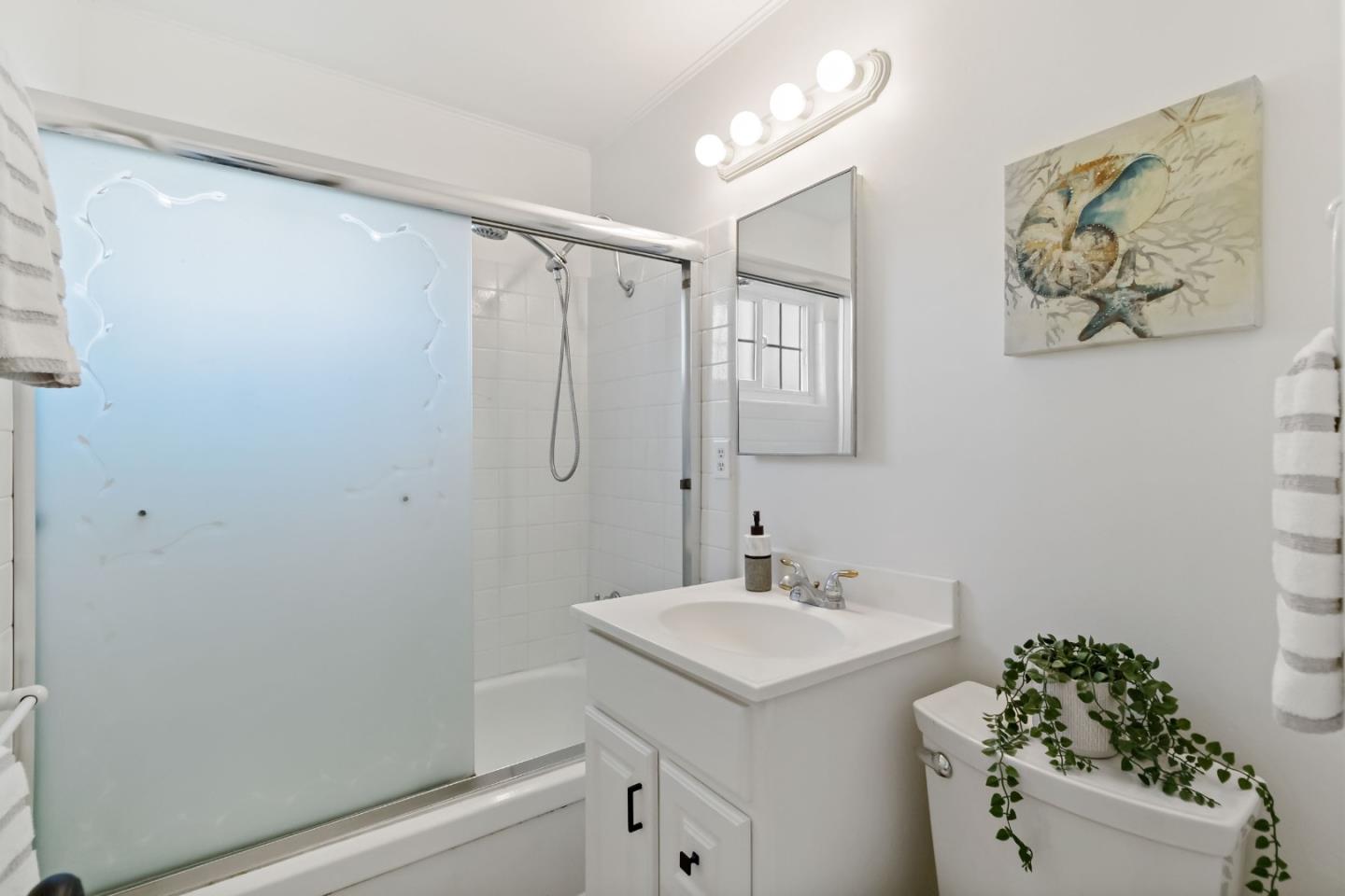 Detail Gallery Image 27 of 52 For 22 Wayne Ct, Redwood City,  CA 94063 - 4 Beds | 3 Baths