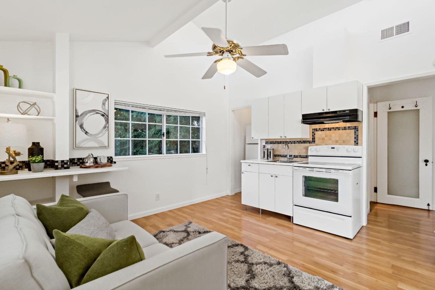 Detail Gallery Image 31 of 52 For 22 Wayne Ct, Redwood City,  CA 94063 - 4 Beds | 3 Baths