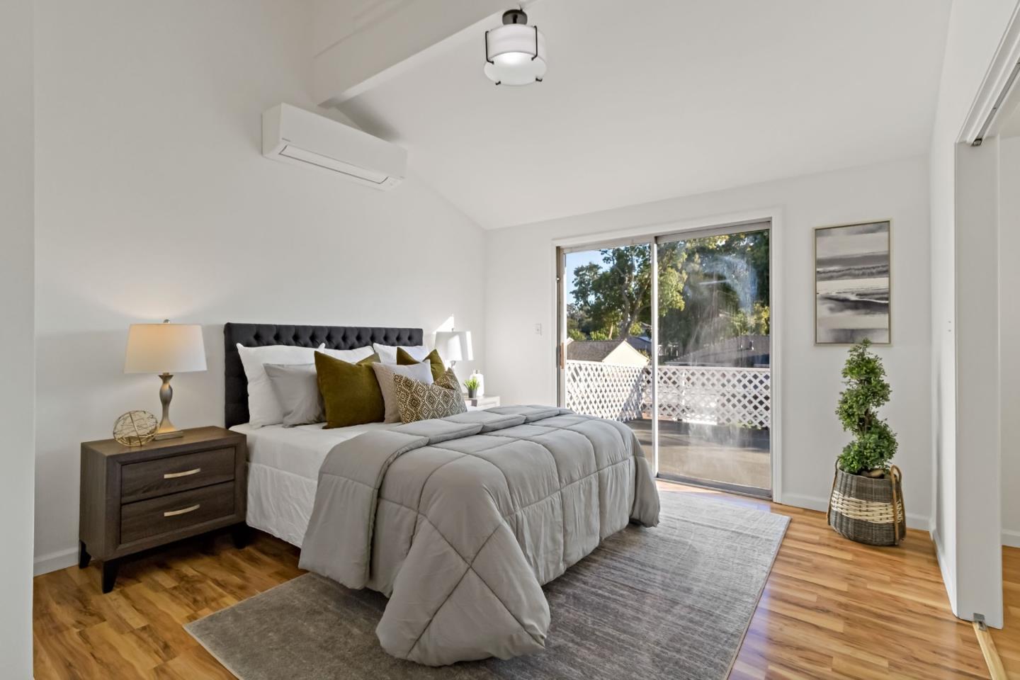 Detail Gallery Image 33 of 52 For 22 Wayne Ct, Redwood City,  CA 94063 - 4 Beds | 3 Baths
