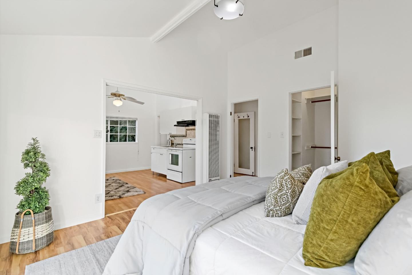 Detail Gallery Image 34 of 52 For 22 Wayne Ct, Redwood City,  CA 94063 - 4 Beds | 3 Baths