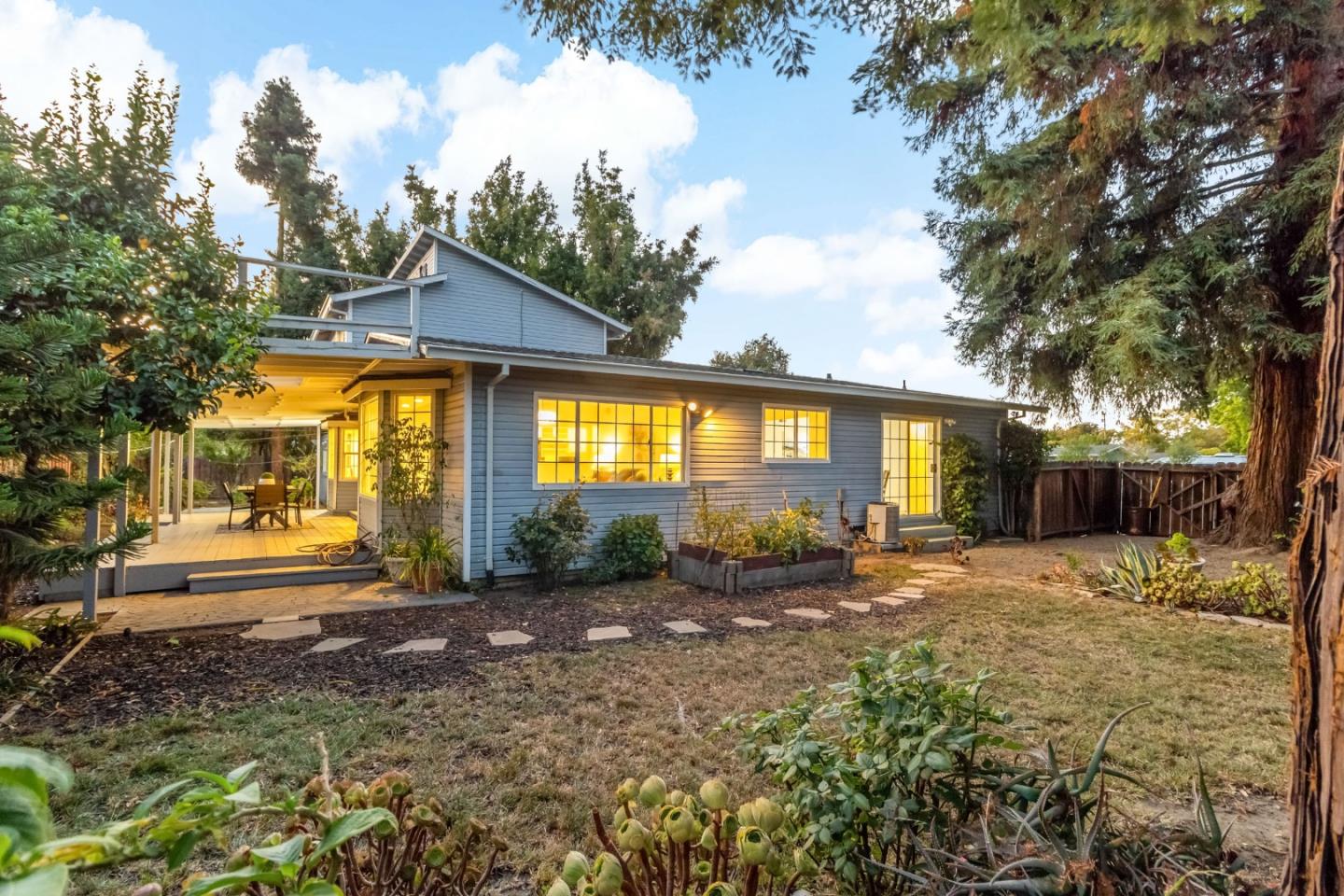 Detail Gallery Image 45 of 52 For 22 Wayne Ct, Redwood City,  CA 94063 - 4 Beds | 3 Baths