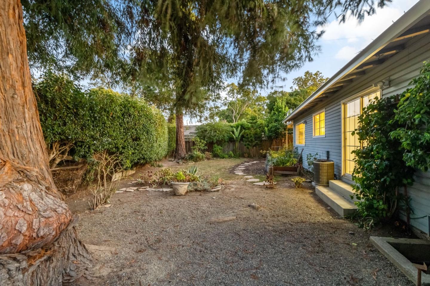 Detail Gallery Image 47 of 52 For 22 Wayne Ct, Redwood City,  CA 94063 - 4 Beds | 3 Baths