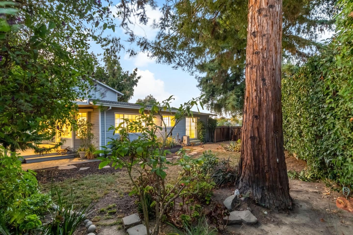 Detail Gallery Image 48 of 52 For 22 Wayne Ct, Redwood City,  CA 94063 - 4 Beds | 3 Baths