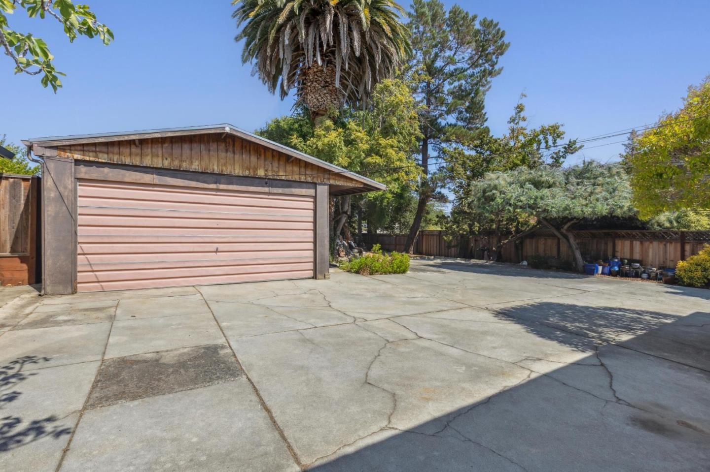 Detail Gallery Image 10 of 15 For 206 Scenic Dr, Redwood City,  CA 94062 - 3 Beds | 1 Baths