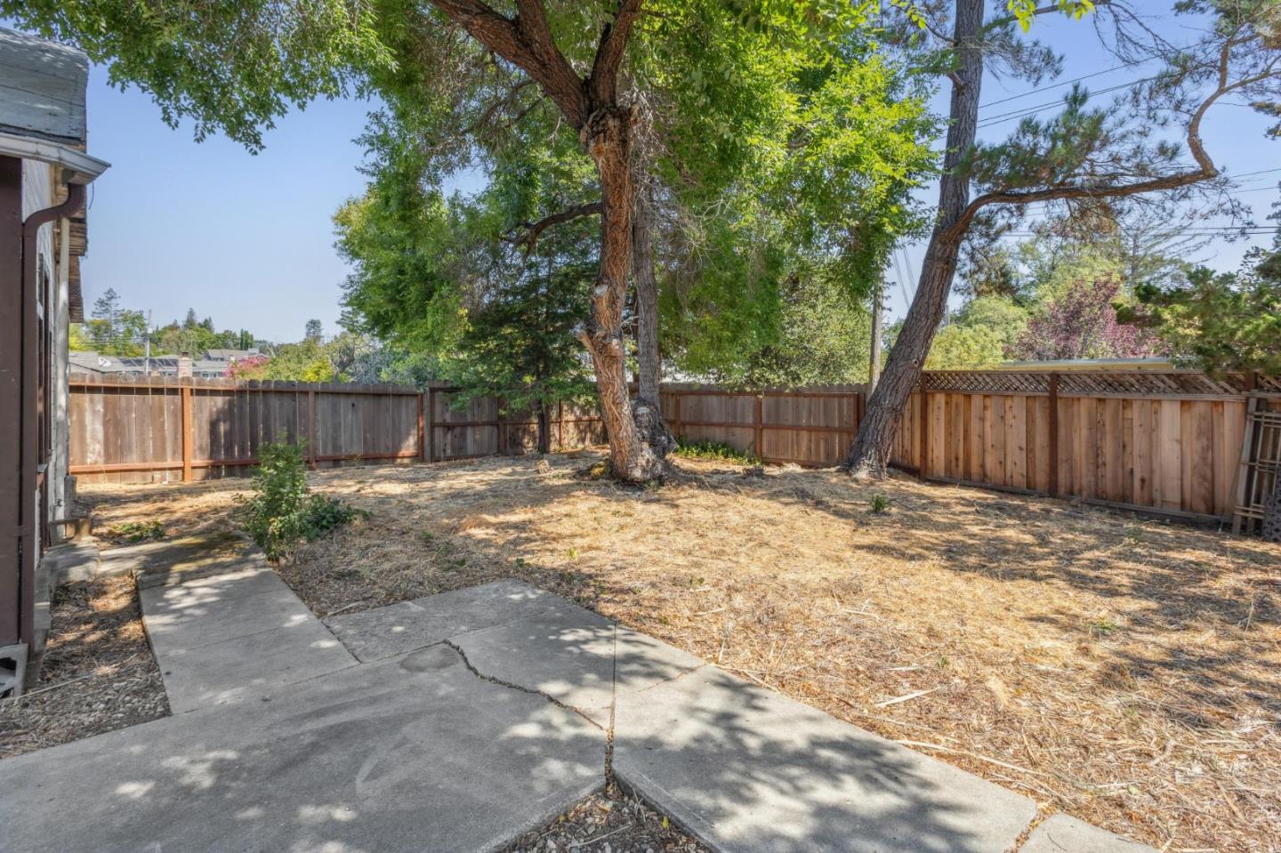 Detail Gallery Image 12 of 15 For 206 Scenic Dr, Redwood City,  CA 94062 - 3 Beds | 1 Baths