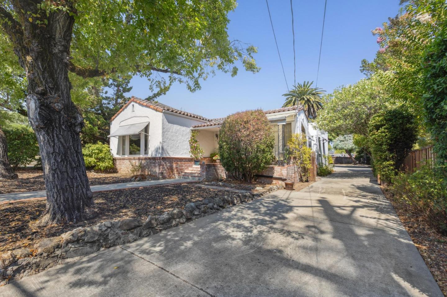 Detail Gallery Image 4 of 15 For 206 Scenic Dr, Redwood City,  CA 94062 - 3 Beds | 1 Baths