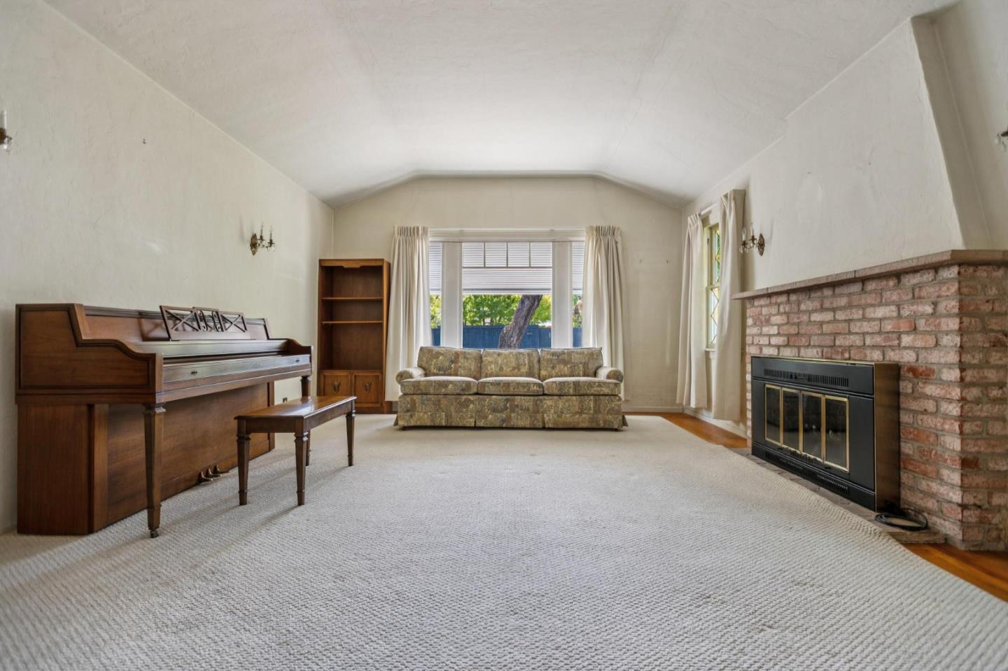 Detail Gallery Image 6 of 15 For 206 Scenic Dr, Redwood City,  CA 94062 - 3 Beds | 1 Baths