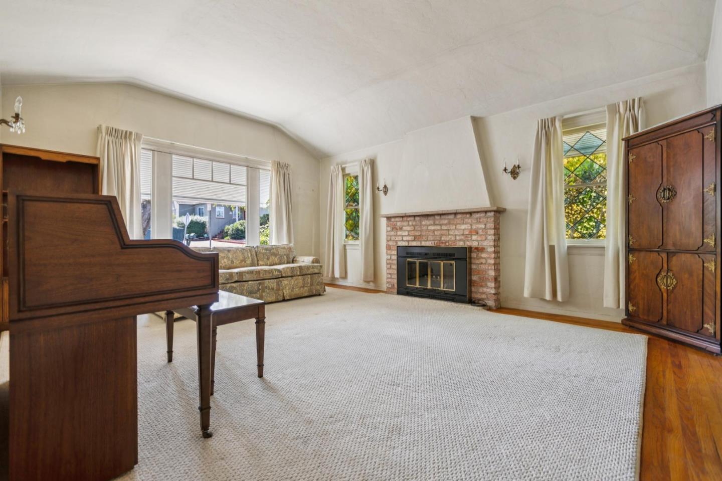 Detail Gallery Image 7 of 15 For 206 Scenic Dr, Redwood City,  CA 94062 - 3 Beds | 1 Baths