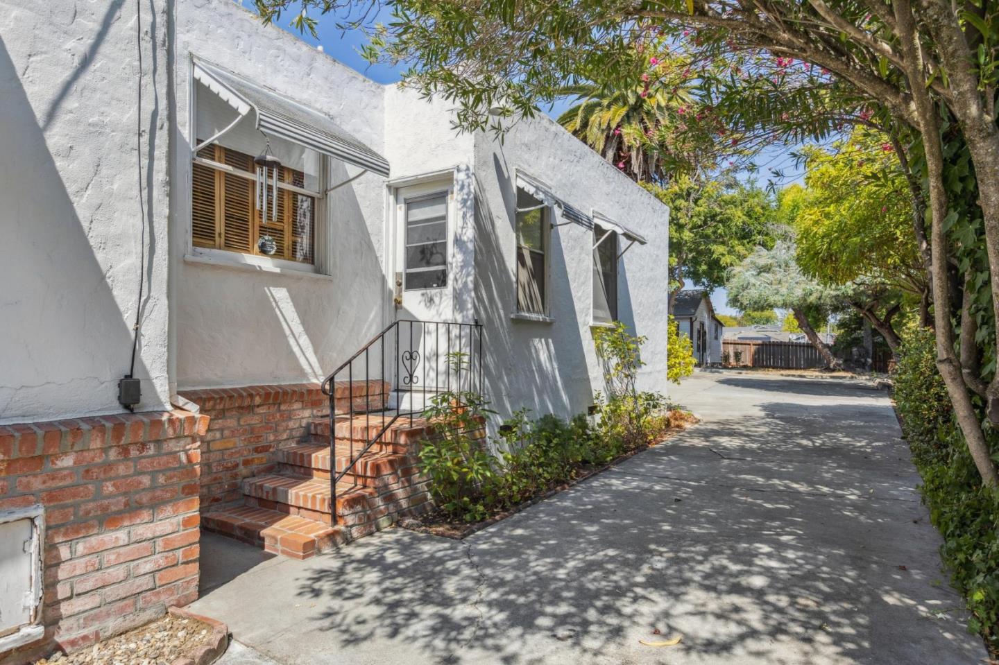 Detail Gallery Image 8 of 15 For 206 Scenic Dr, Redwood City,  CA 94062 - 3 Beds | 1 Baths