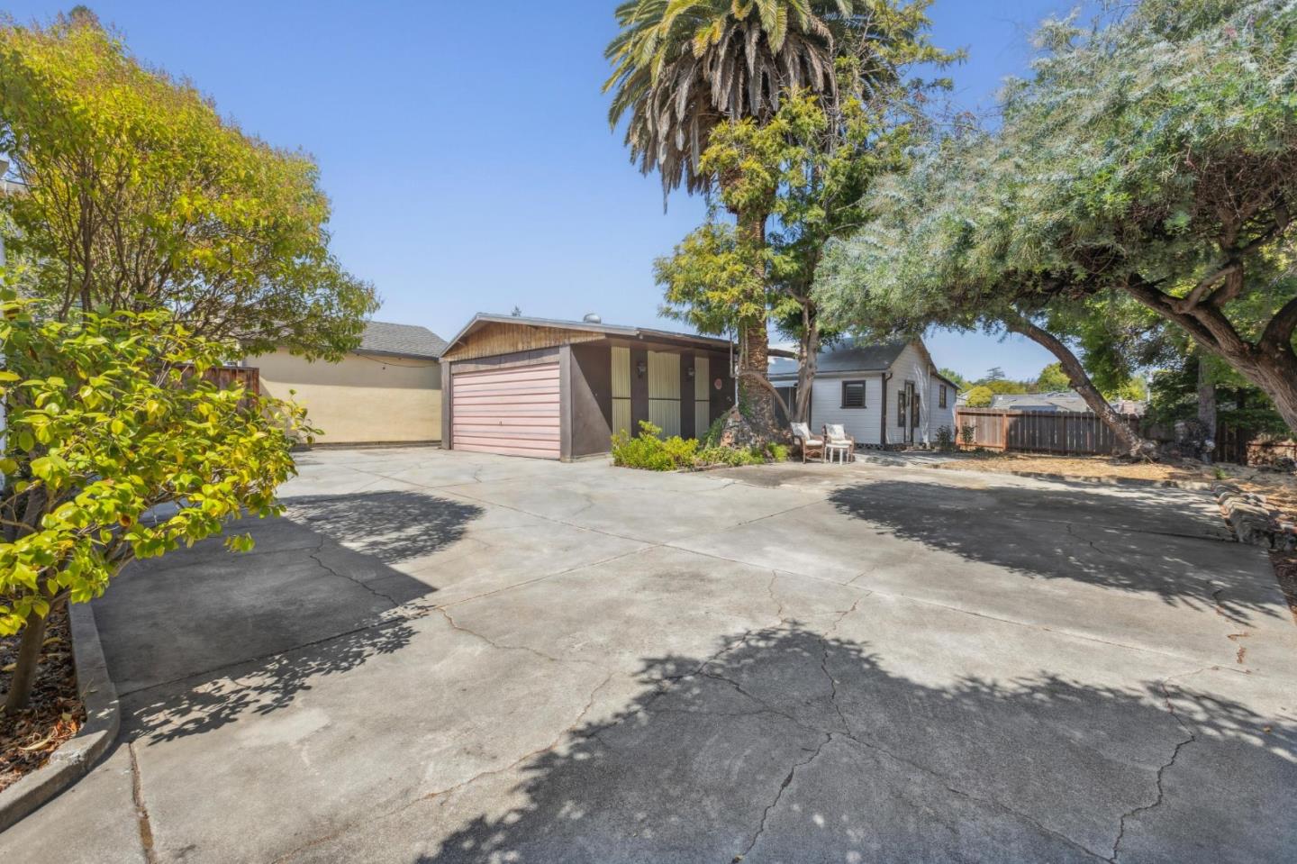 Detail Gallery Image 9 of 15 For 206 Scenic Dr, Redwood City,  CA 94062 - 3 Beds | 1 Baths