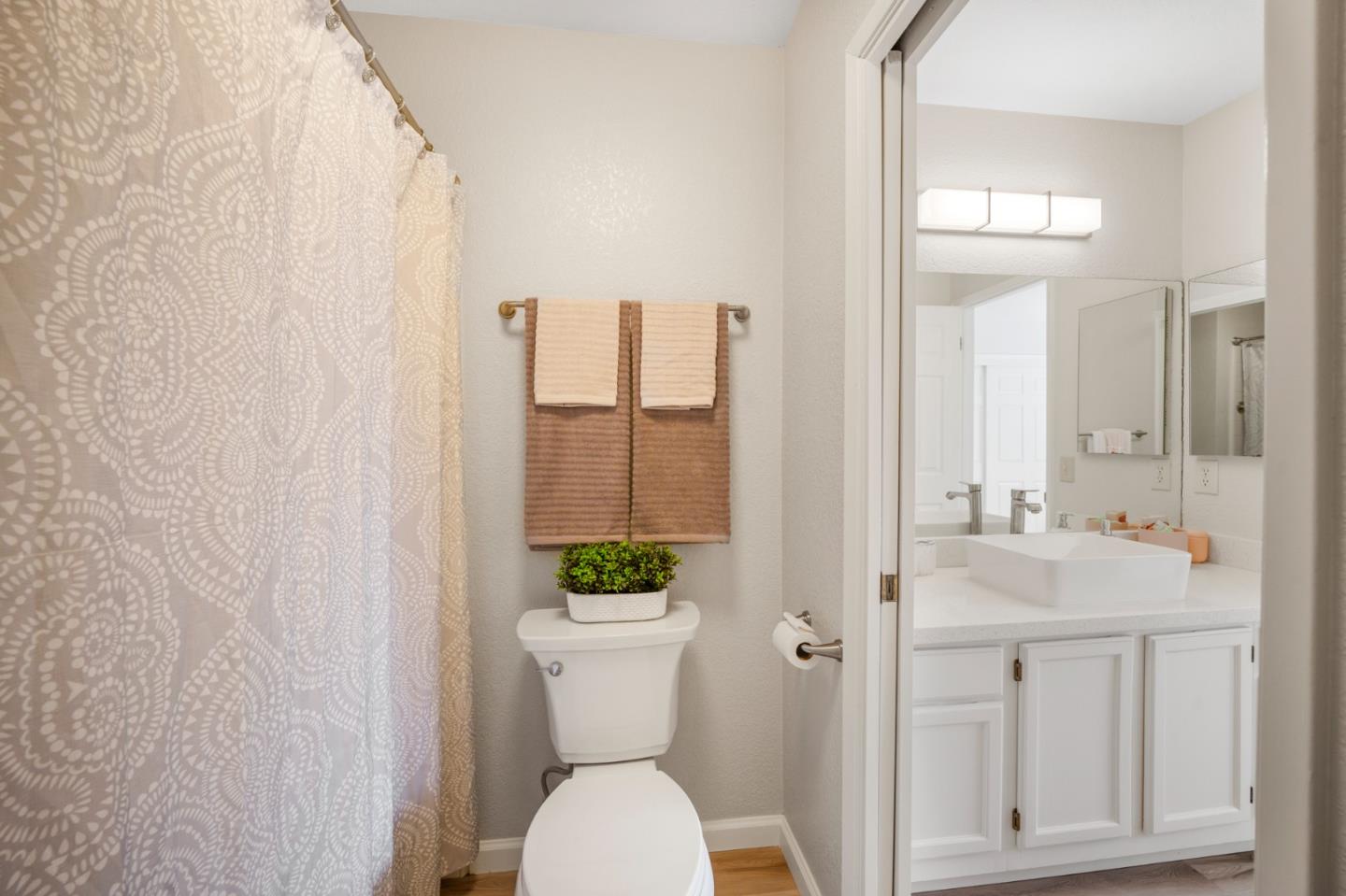 Detail Gallery Image 18 of 26 For 1555 Hecker Pass Rd #D201,  Gilroy,  CA 95020 - 2 Beds | 1/1 Baths