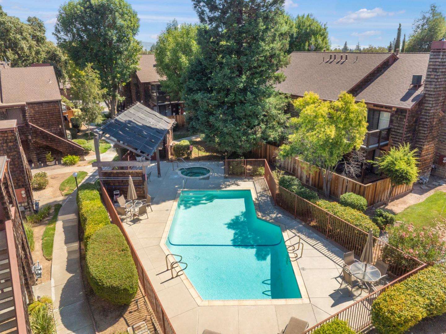 Detail Gallery Image 22 of 26 For 1555 Hecker Pass Rd #D201,  Gilroy,  CA 95020 - 2 Beds | 1/1 Baths