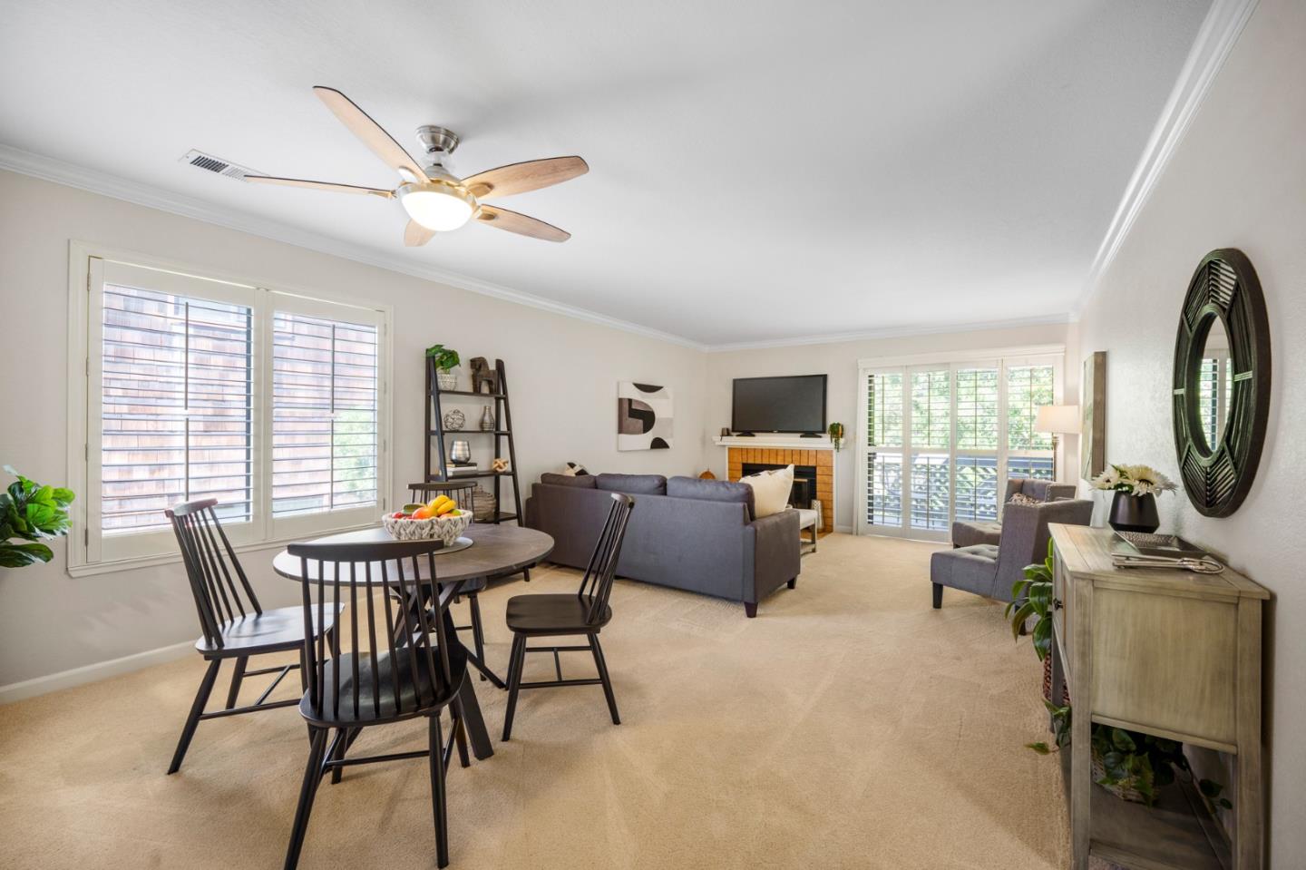 Detail Gallery Image 7 of 26 For 1555 Hecker Pass Rd #D201,  Gilroy,  CA 95020 - 2 Beds | 1/1 Baths