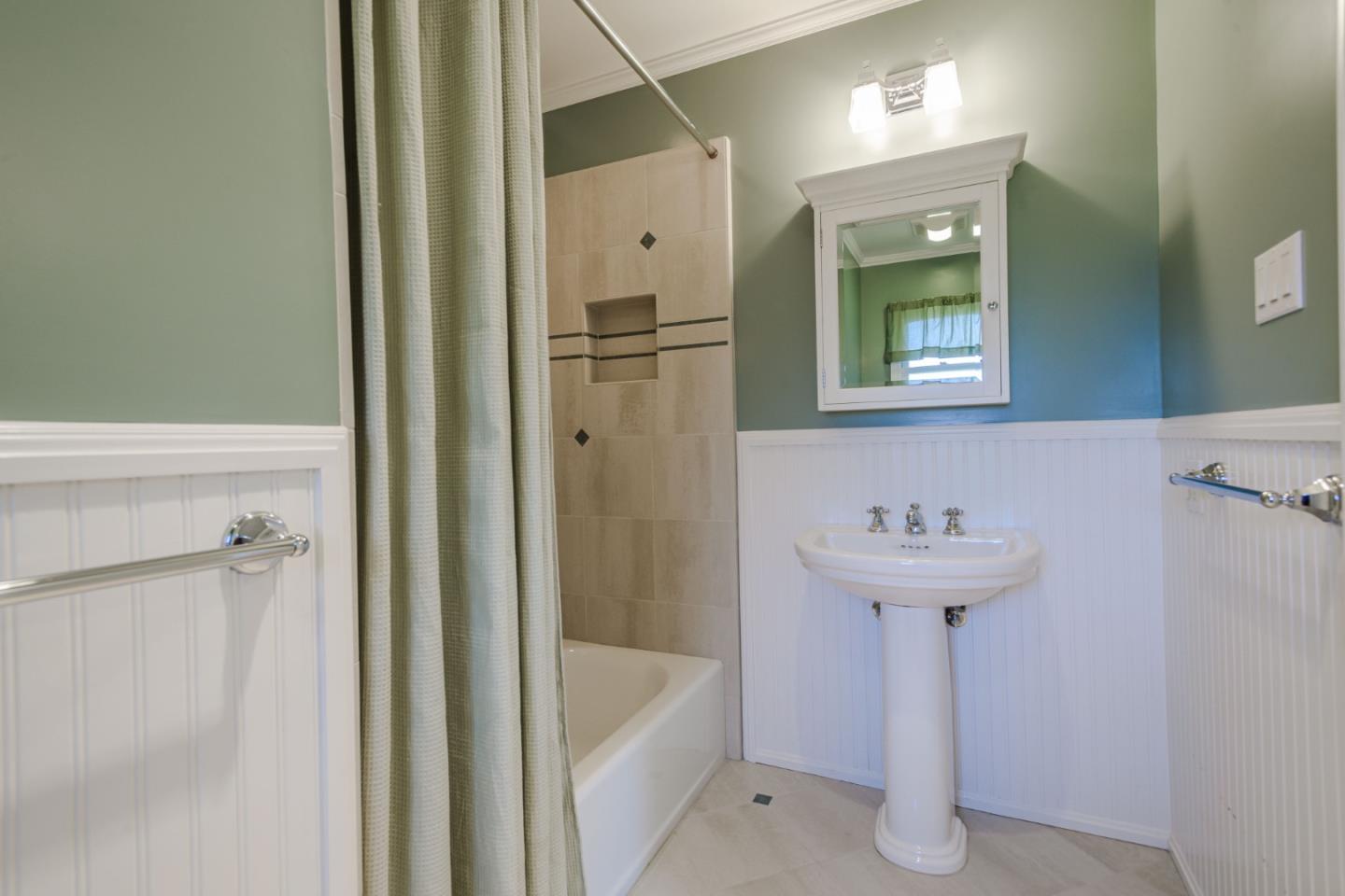 Detail Gallery Image 11 of 21 For 2120 Redington Rd, Hillsborough,  CA 94010 - 4 Beds | 4 Baths